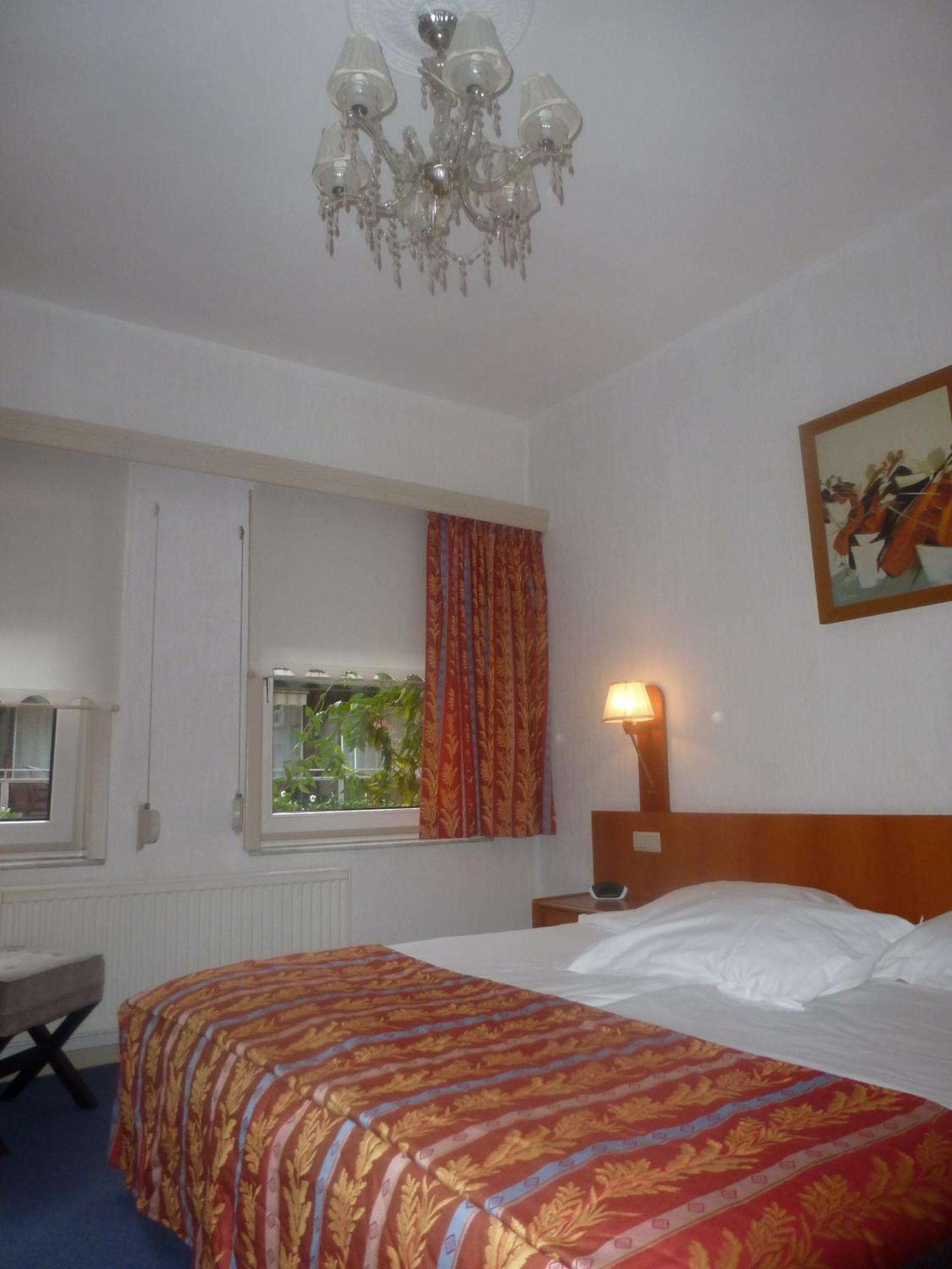 Hotel 'T Hert Genk Kültér fotó